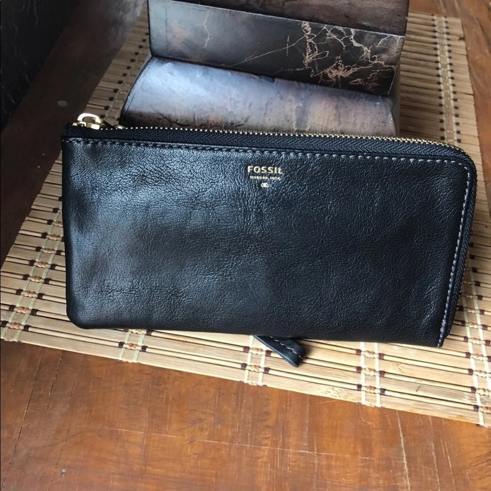 Nwt Fossil Wallet - image 1